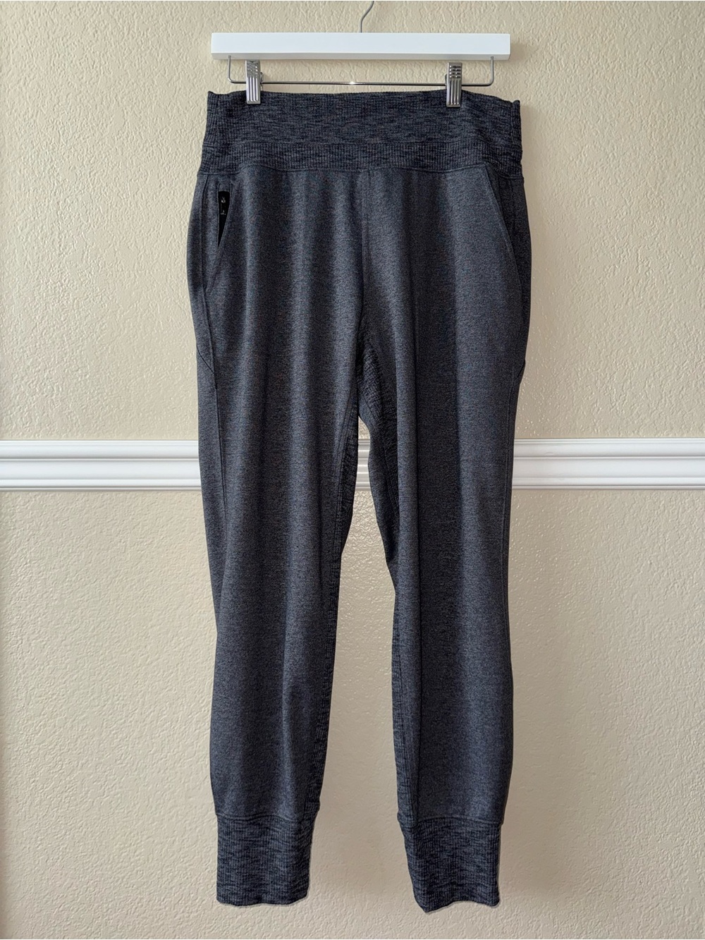 Athleta 28” Venice Jogger Dark Grey Size Medium